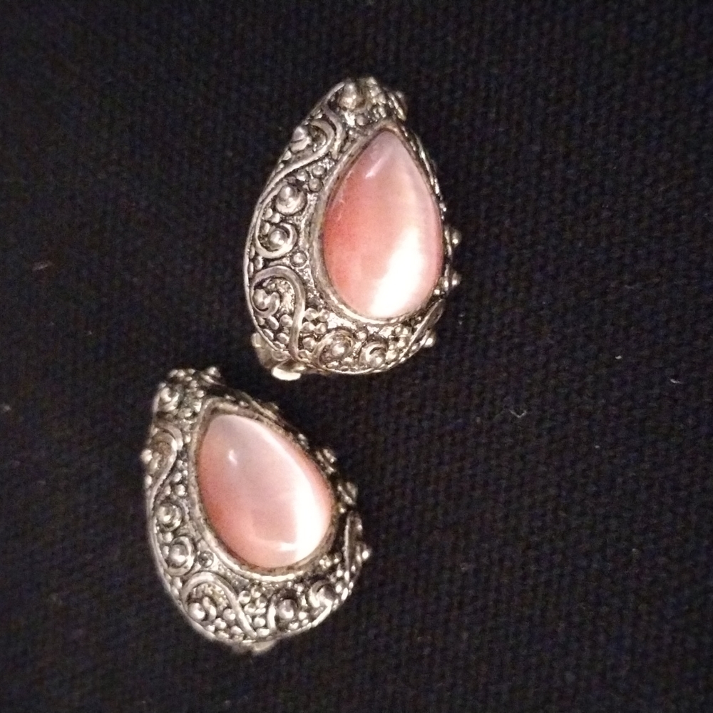 Vintage Pink Cats Eye Clip On Earrings